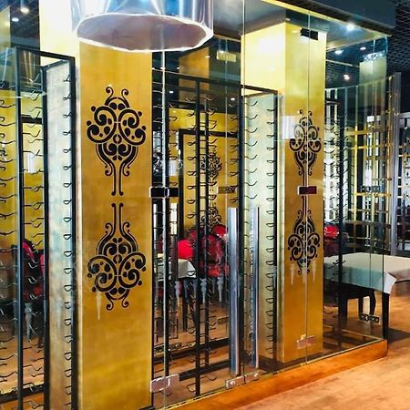 فندق أتيراوفي  Lucky Fox المظهر الخارجي الصورة