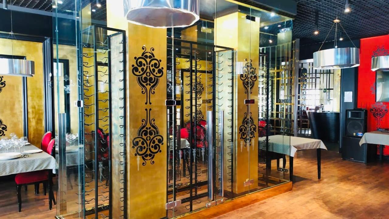 فندق أتيراوفي  Lucky Fox المظهر الخارجي الصورة